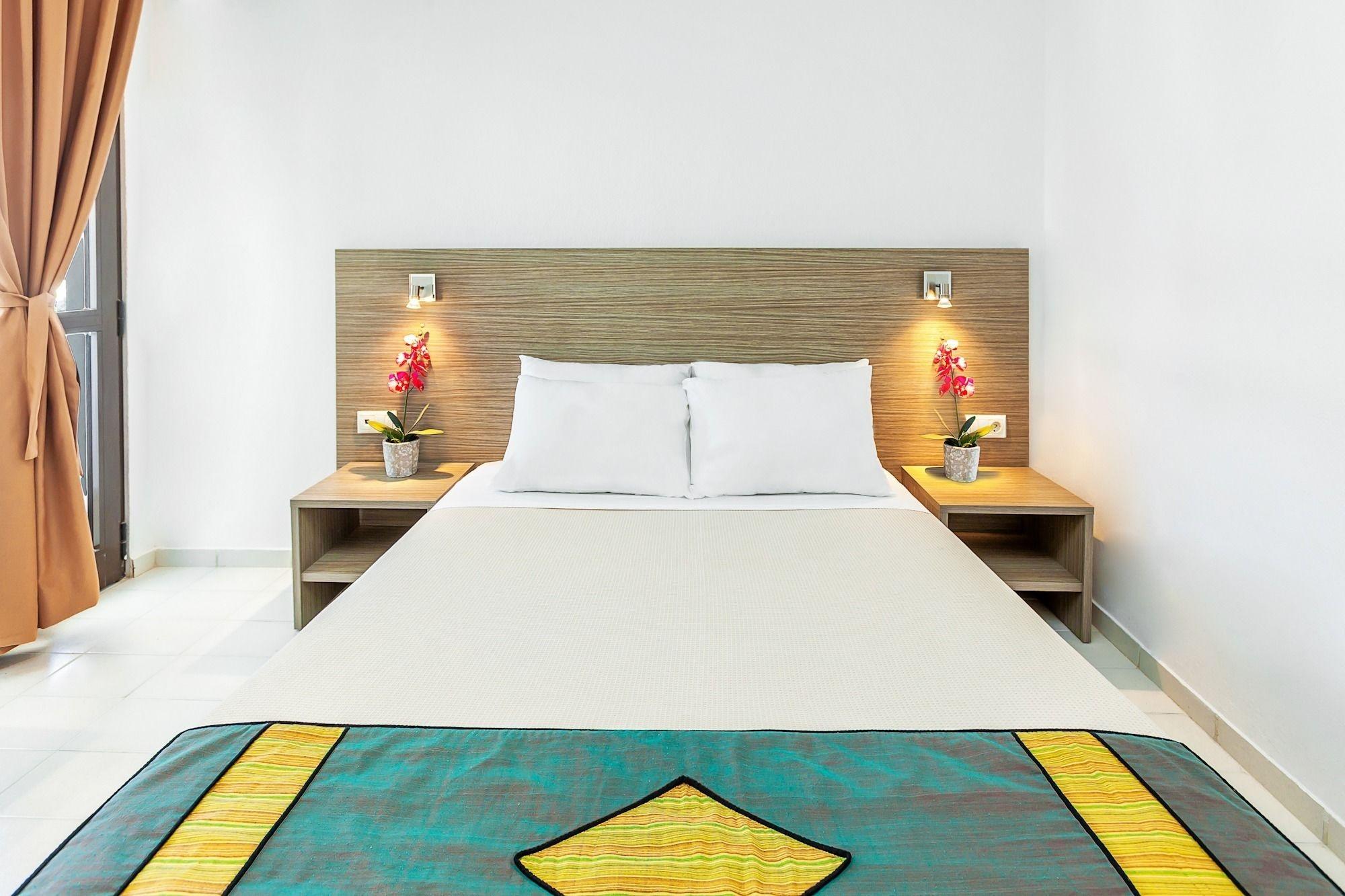 Xenios Dolphin Beach Hotel Possidi Ngoại thất bức ảnh