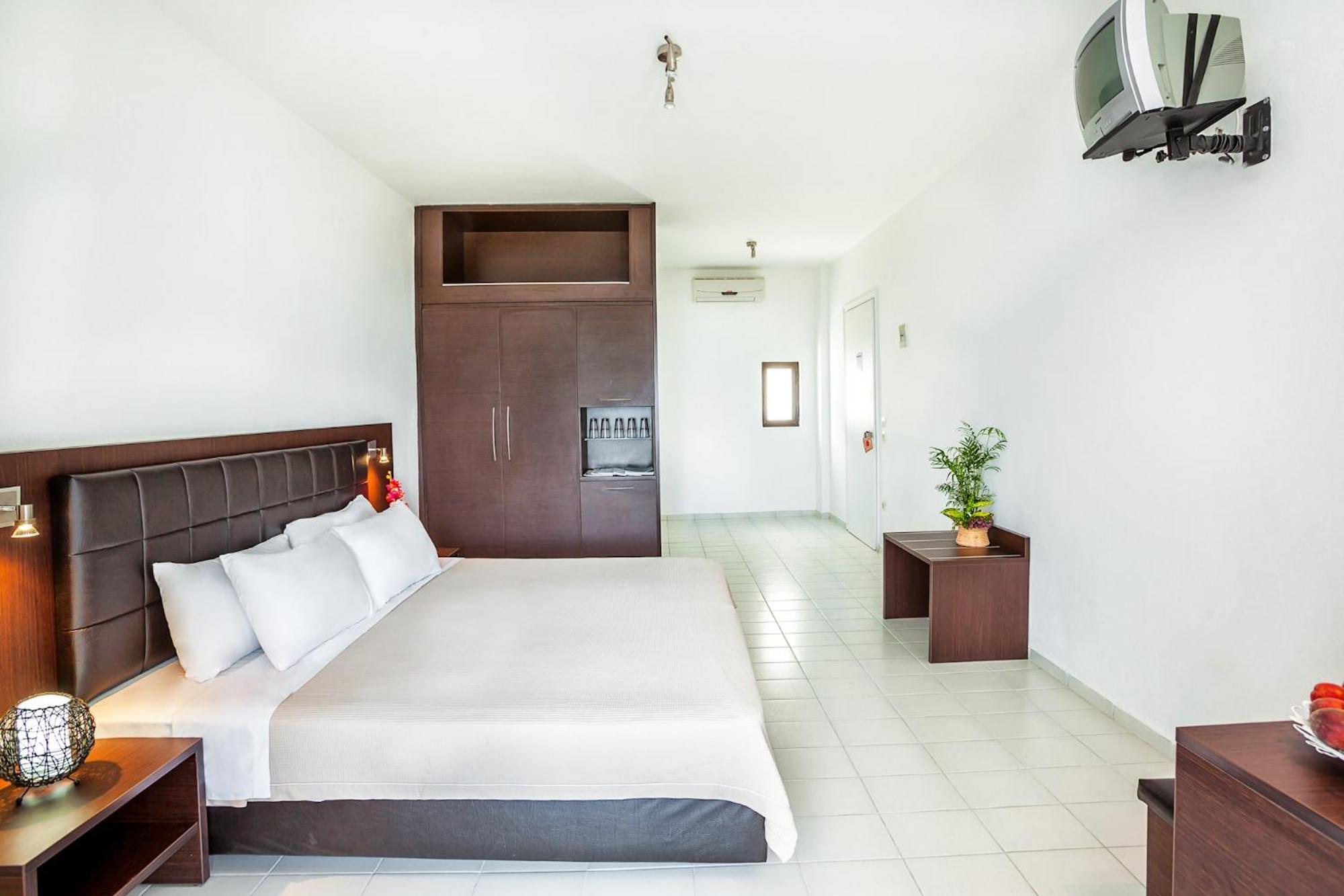 Xenios Dolphin Beach Hotel Possidi Ngoại thất bức ảnh