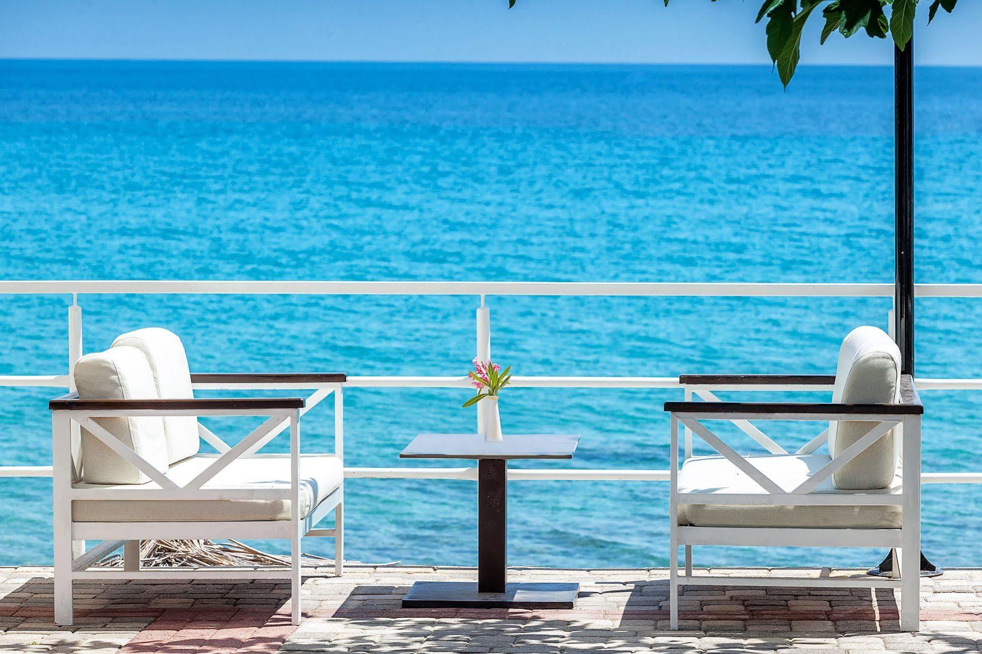 Xenios Dolphin Beach Hotel Possidi Ngoại thất bức ảnh